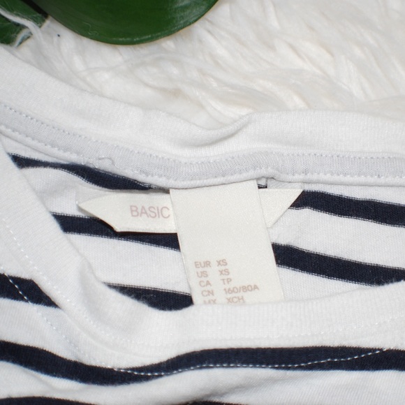 slightly cropped striped top - Picture 4 of 6